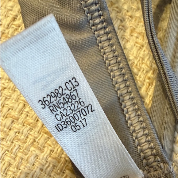 Victoria’s Secret Sport Women's Strappy Gray Sports Bra M - Picture 6 of 6